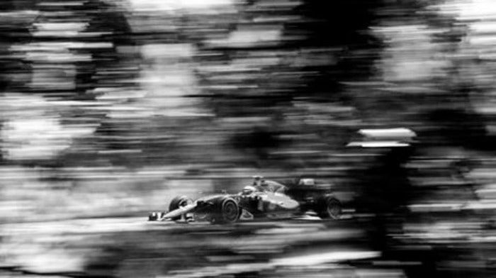 PHOTOGRAPHER SHOOTS FORMULA 1 WITH 104-YEAR-OLD CAMERA