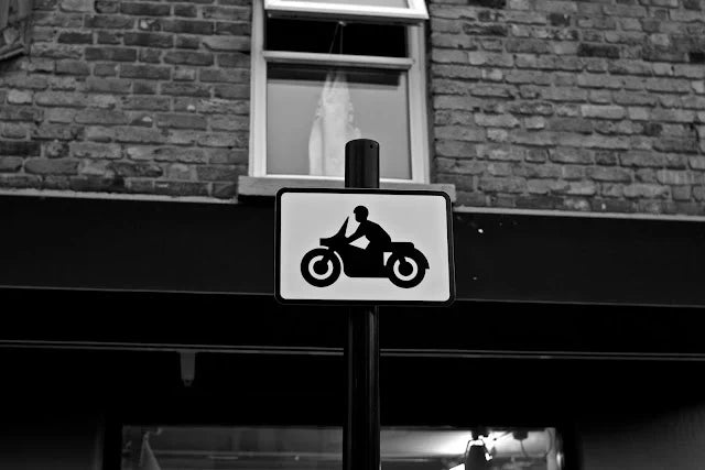 SIDEBURN MAG, LONDON NO.8 PARTY: THE B&W SESSION