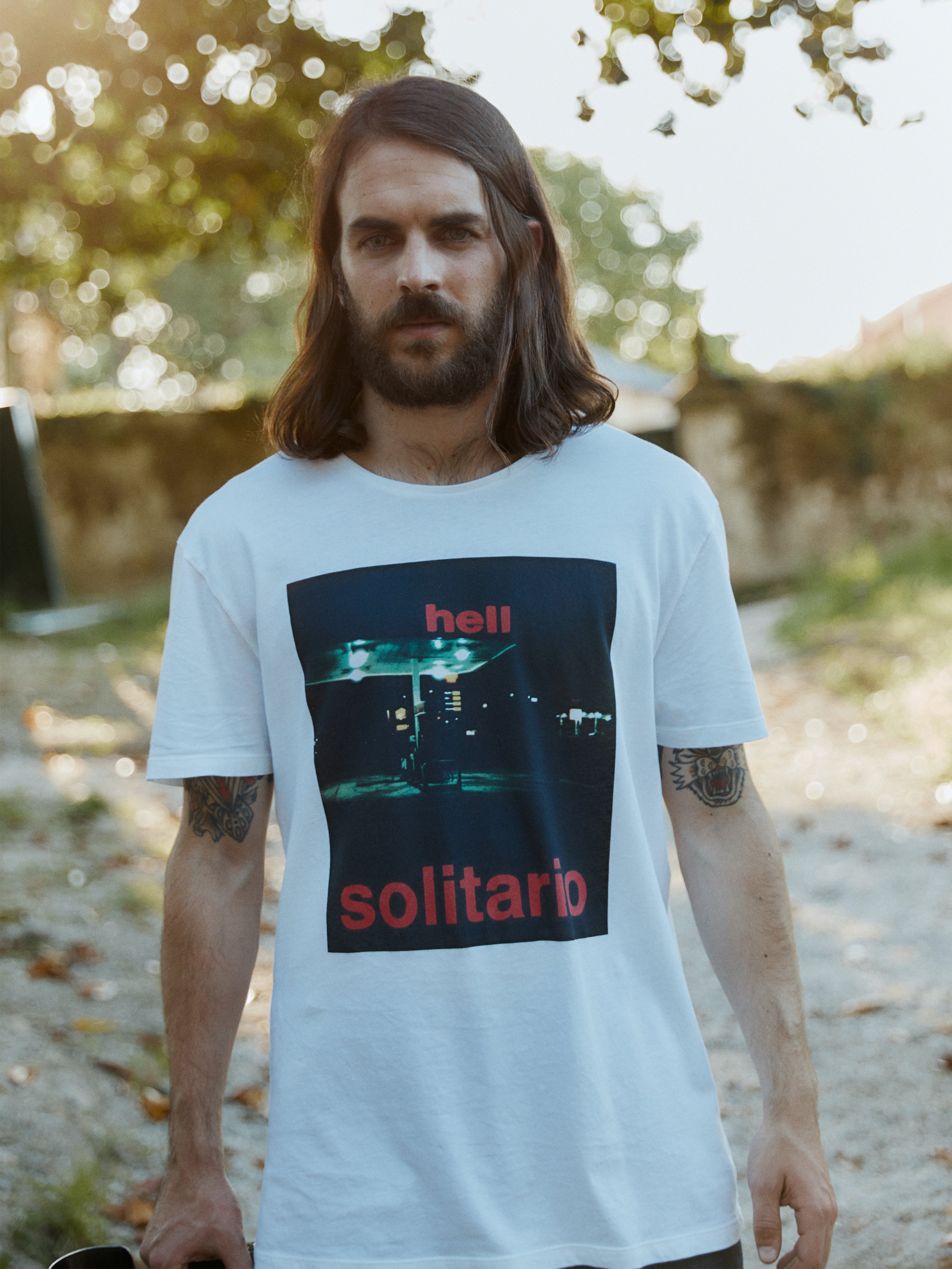 El Solitario Hell T-Shirt. Model