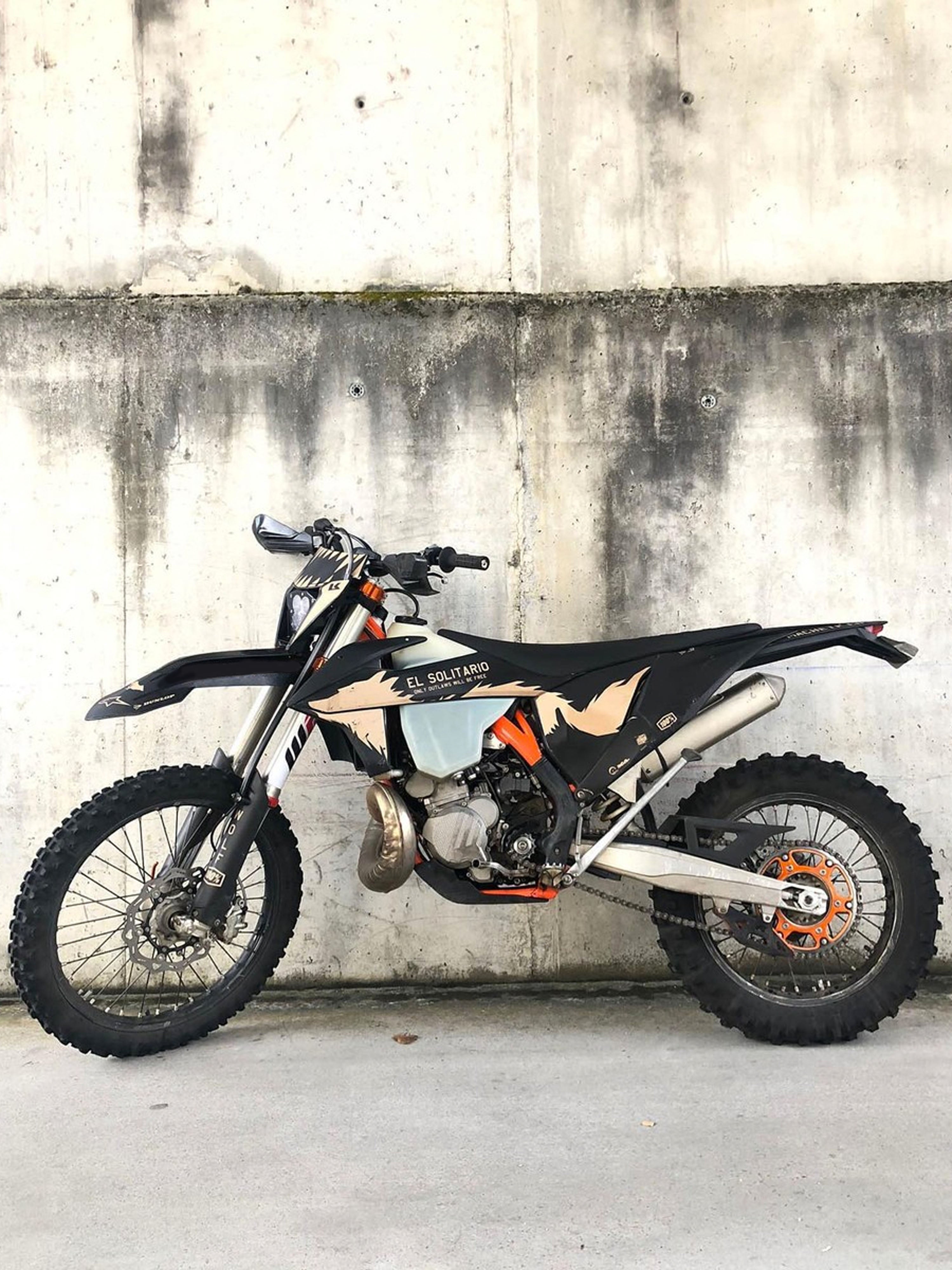 El Solitario Dirt Wolf Graphics Kit