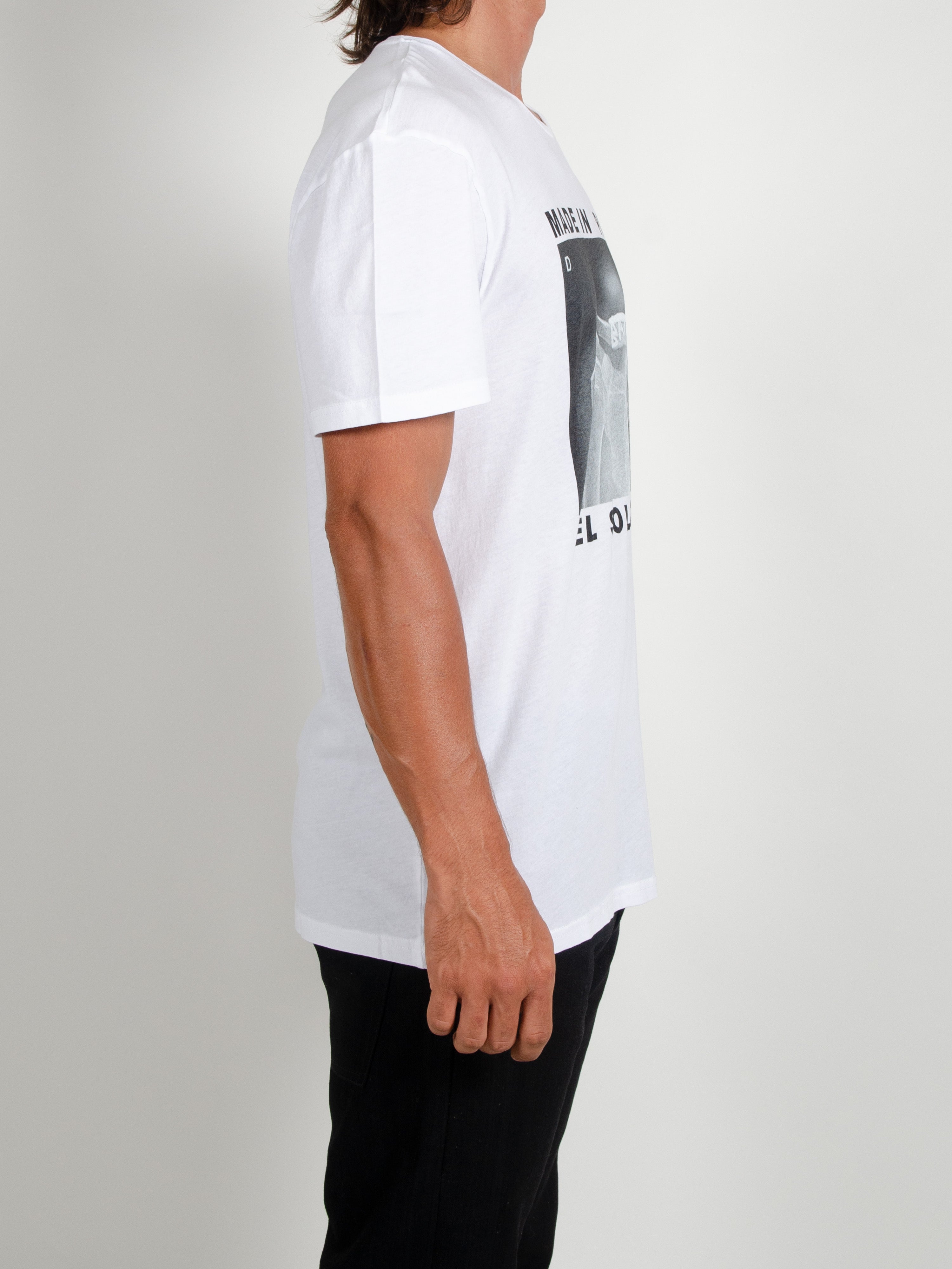 El Solitario Pain White T-Shirts. Model Sleeve